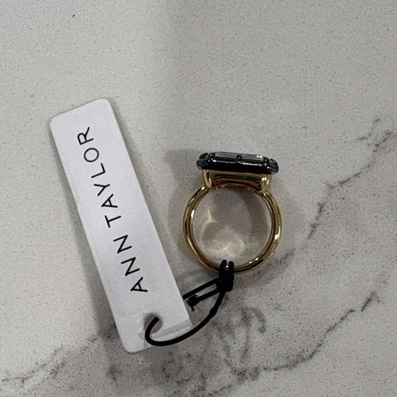 Ann Taylor Gold Ring with Rectangular Grey Emerald Cut Crystal Size 7 - Picture 5 of 10